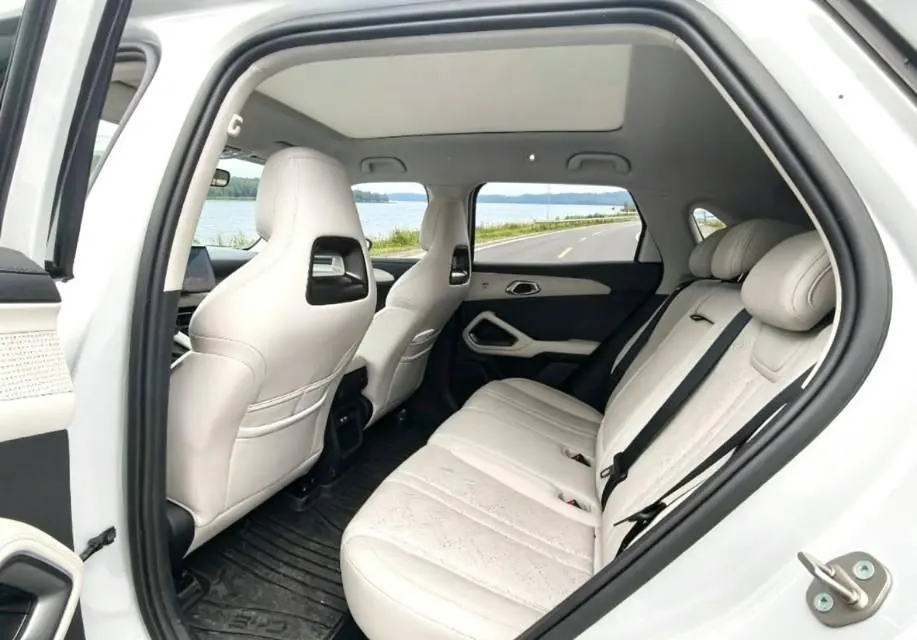 BYD 2024 Yuan UP 401KM Exceed Automatic Gear 8