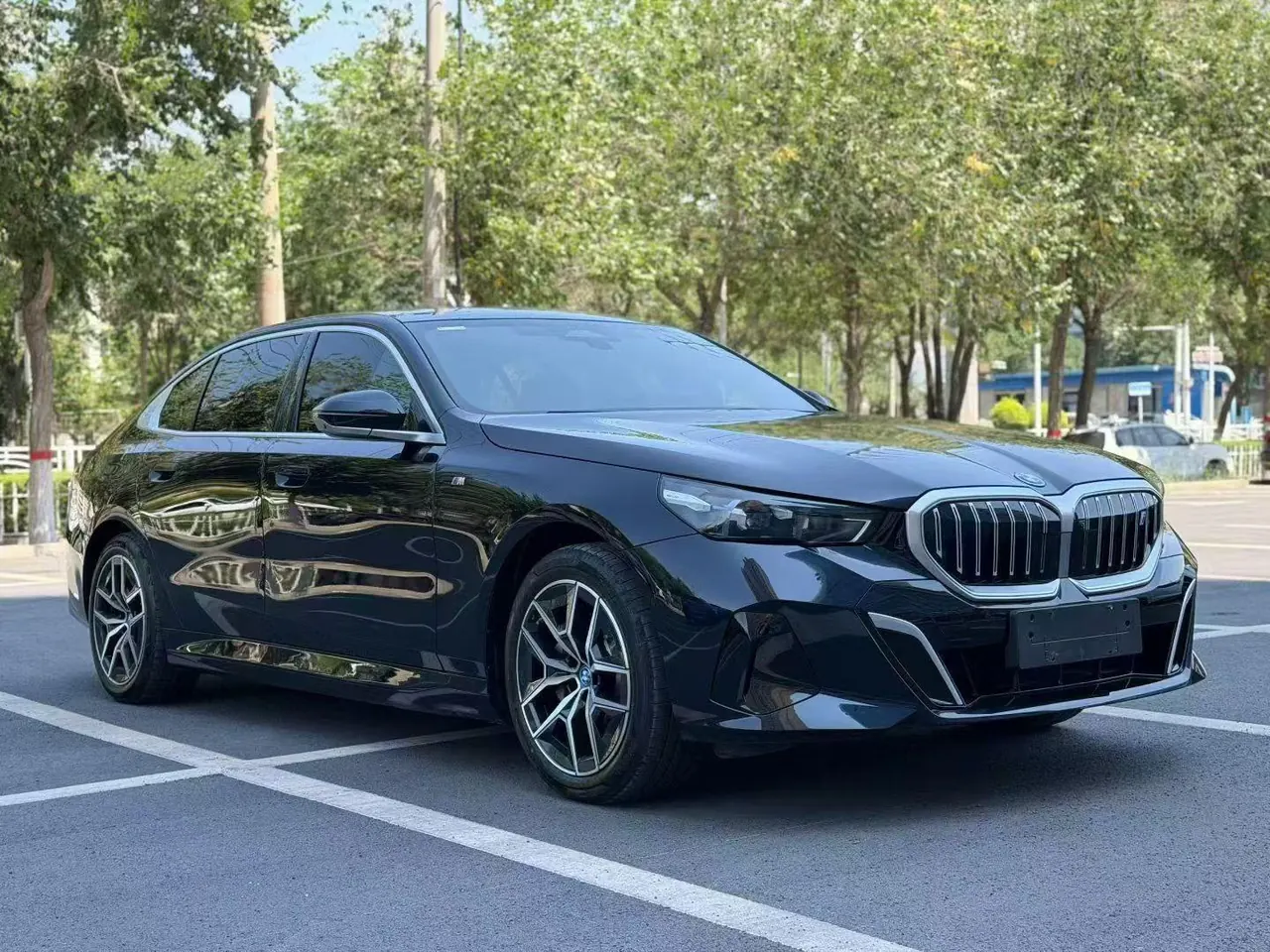 BMW 2025 i5 eDrive 40L M sports suit automatic gear 3