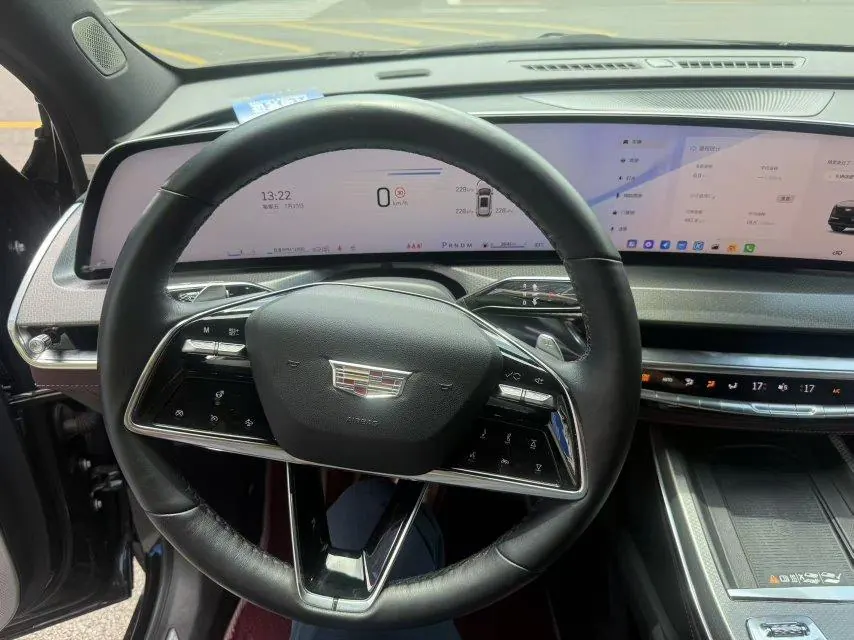 Cadillac 2025 XT5 48V 2.0T Platinum Automatic Gear 2