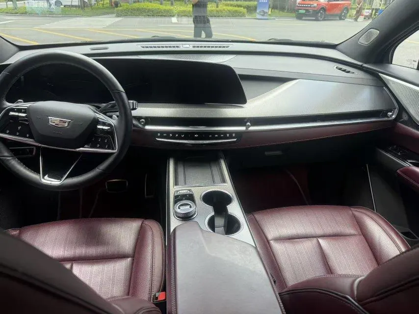 Cadillac 2025 XT5 48V 2.0T Platinum Automatic Gear 3
