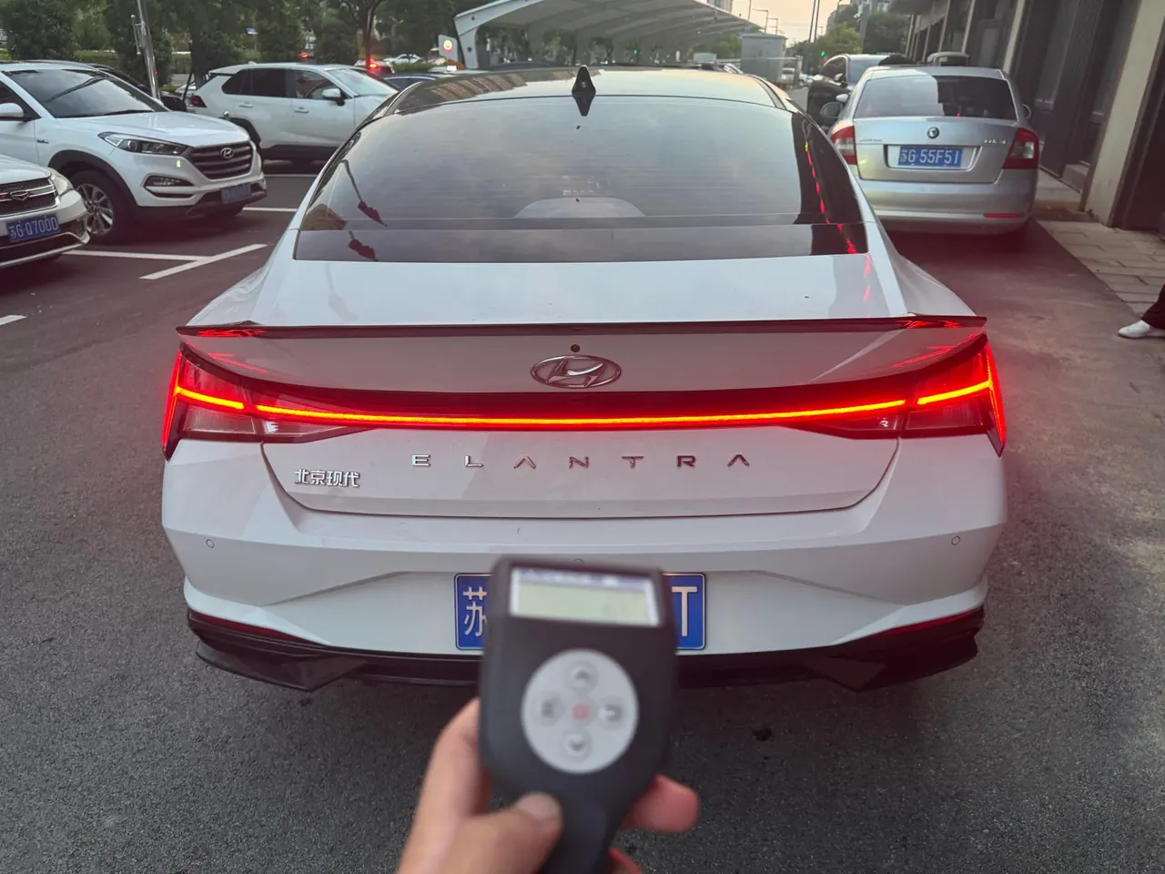 Hyundai 2023 Elantra -3-compartment 1.5 stepless LUX premium automatic gear 4