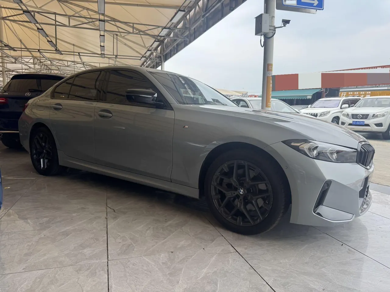BMW 3 Series 2025 model 330i 2.0T M Sport Night Edition with automatic transmission 3