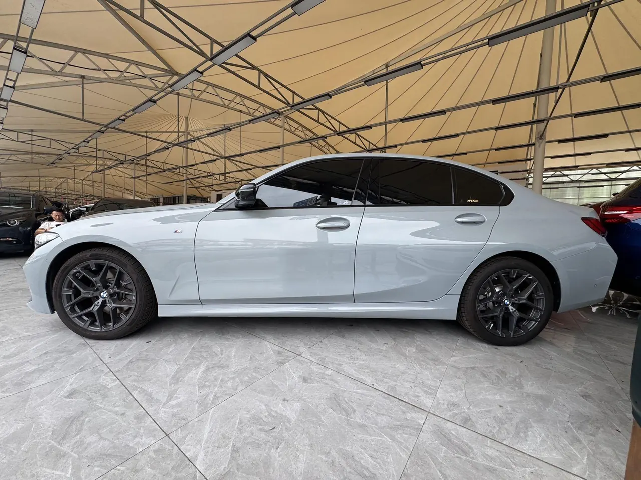 BMW 3 Series 2025 model 330i 2.0T M Sport Night Edition with automatic transmission 5