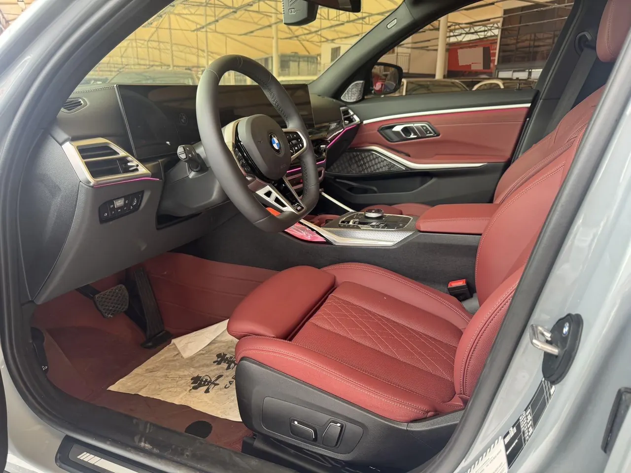 BMW 3 Series 2025 model 330i 2.0T M Sport Night Edition with automatic transmission 6
