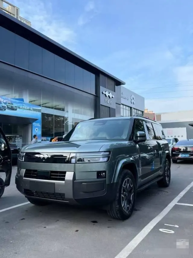 Открыть галерею: FangChengBao 2025 Titanium 7 1.5T Stepless 200KM Two-Drive Max Edition Automatic Gear
