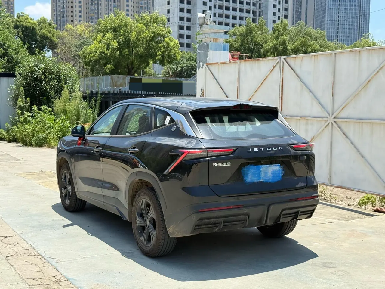 Jetour 2025 Dasheng 1.5T Exceed Edition Automatic Gear 3