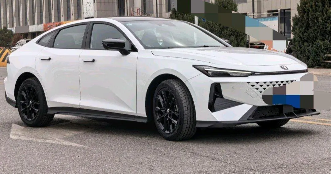 ChangAn 2024 UNI-V 1.5T Prestige Automatic 3