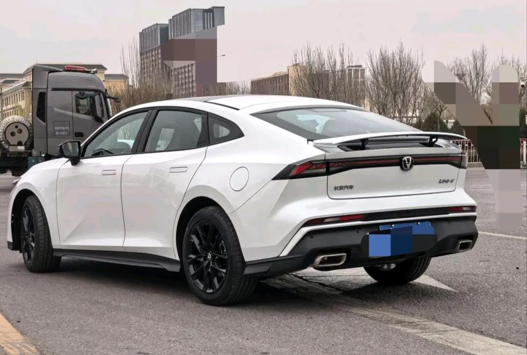ChangAn 2024 UNI-V 1.5T Prestige Automatic 5