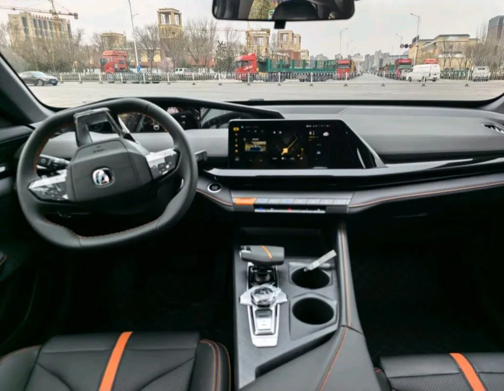 ChangAn 2024 UNI-V 1.5T Prestige Automatic 9