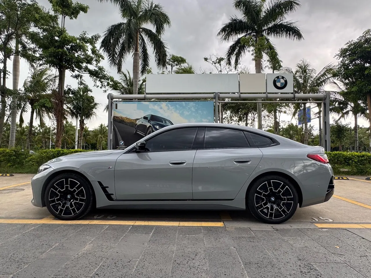 BMW 4 Series (Imported) 2024 430i Four-Door Coupe 2.0T M Sport Night Edition Automatic 5
