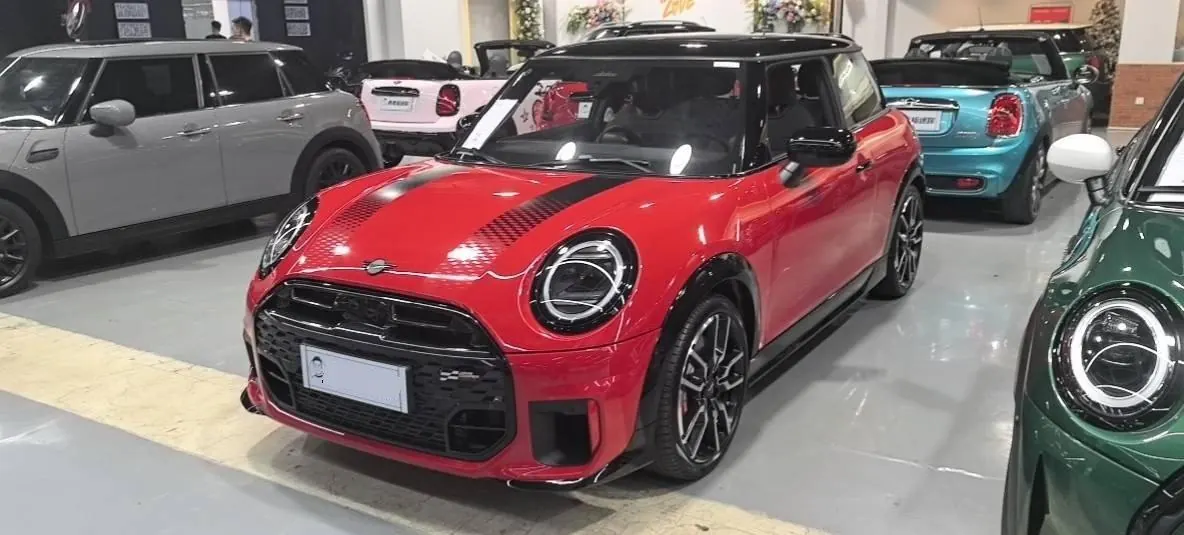 Открыть галерею: MINI JCW (Imported) 2025 Mini JCW 2.0T Automatic
