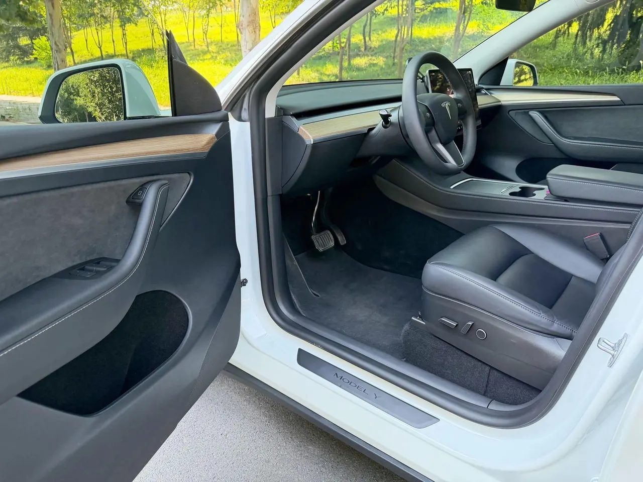 Tesla 2022 Model Y rear-wheel drive version (facelift) automatic gear 4