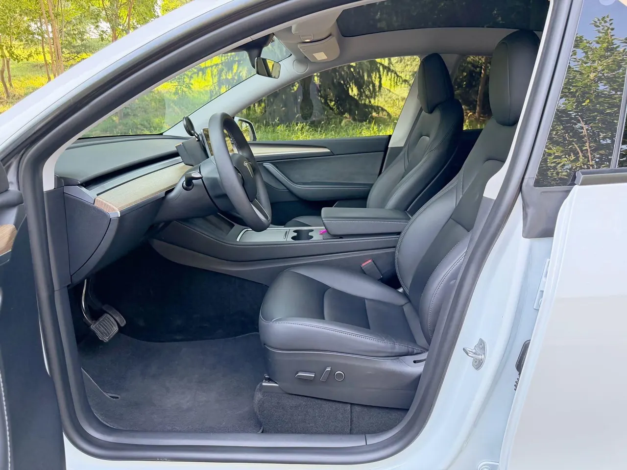Tesla 2022 Model Y rear-wheel drive version (facelift) automatic gear 5