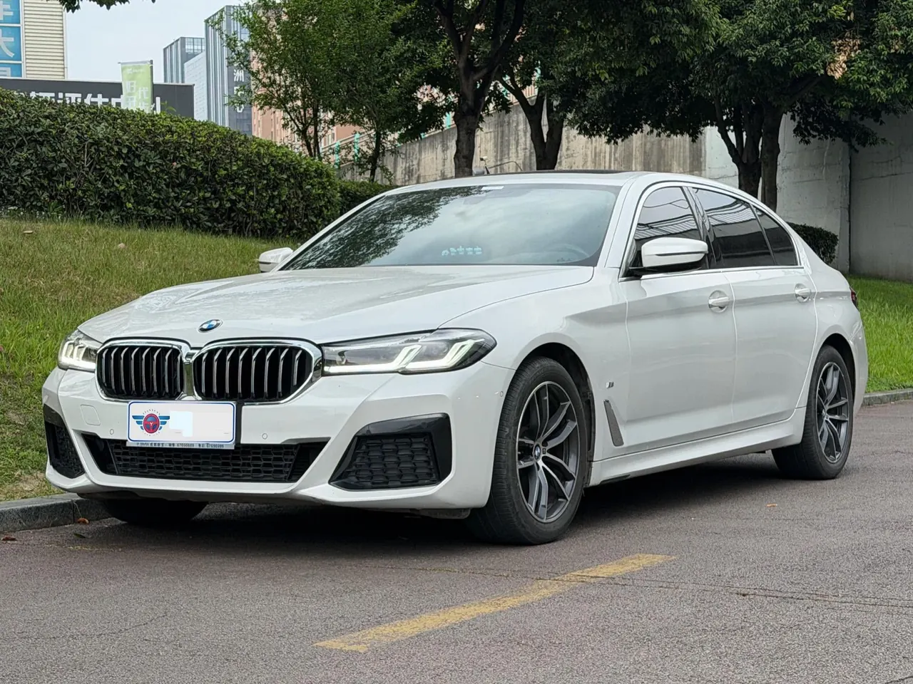 Open image lightbox: BMW 5 Series 2021 525Li 2.0T M Sports Suit Automatic Gear
