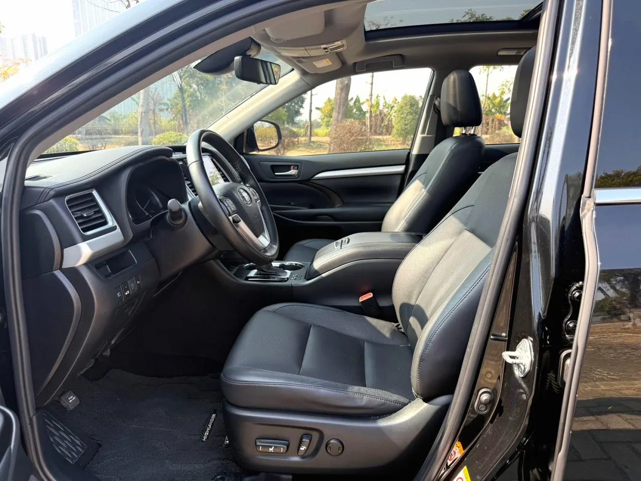 Toyota 2021 Highlander 2.0T 4-wheel drive deluxe 7-seat automatic gear 7