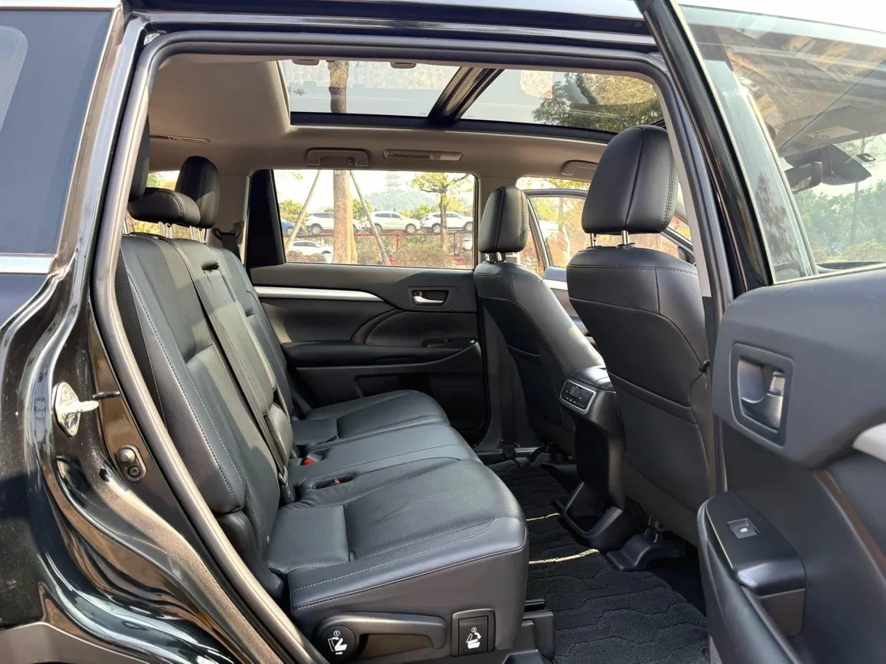 Toyota 2021 Highlander 2.0T 4-wheel drive deluxe 7-seat automatic gear 8