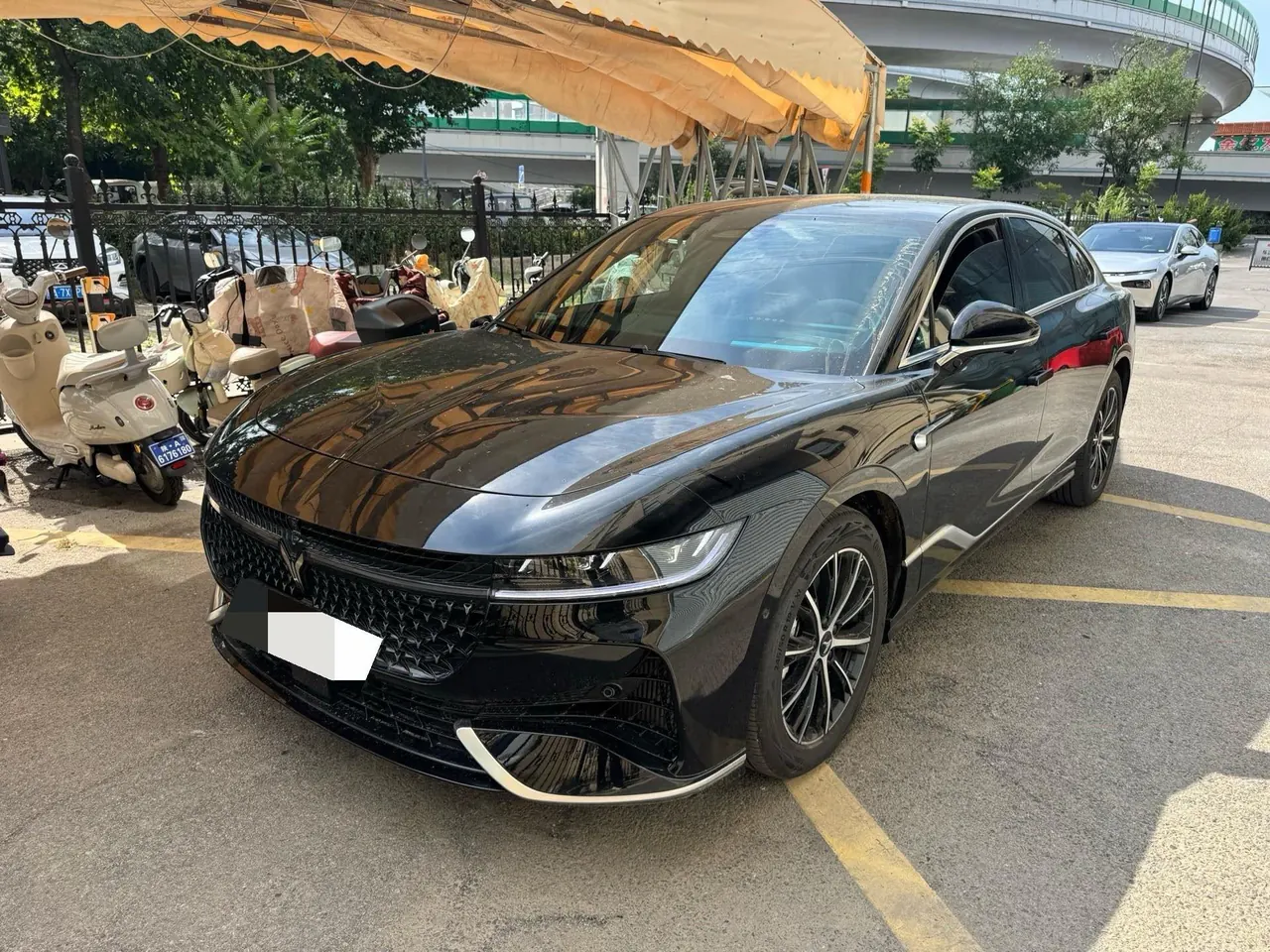 打开图片灯箱:Voyah 2024 models chasing PHEV 1.5T four-wheel drive long endurance administrative version automatic gear
