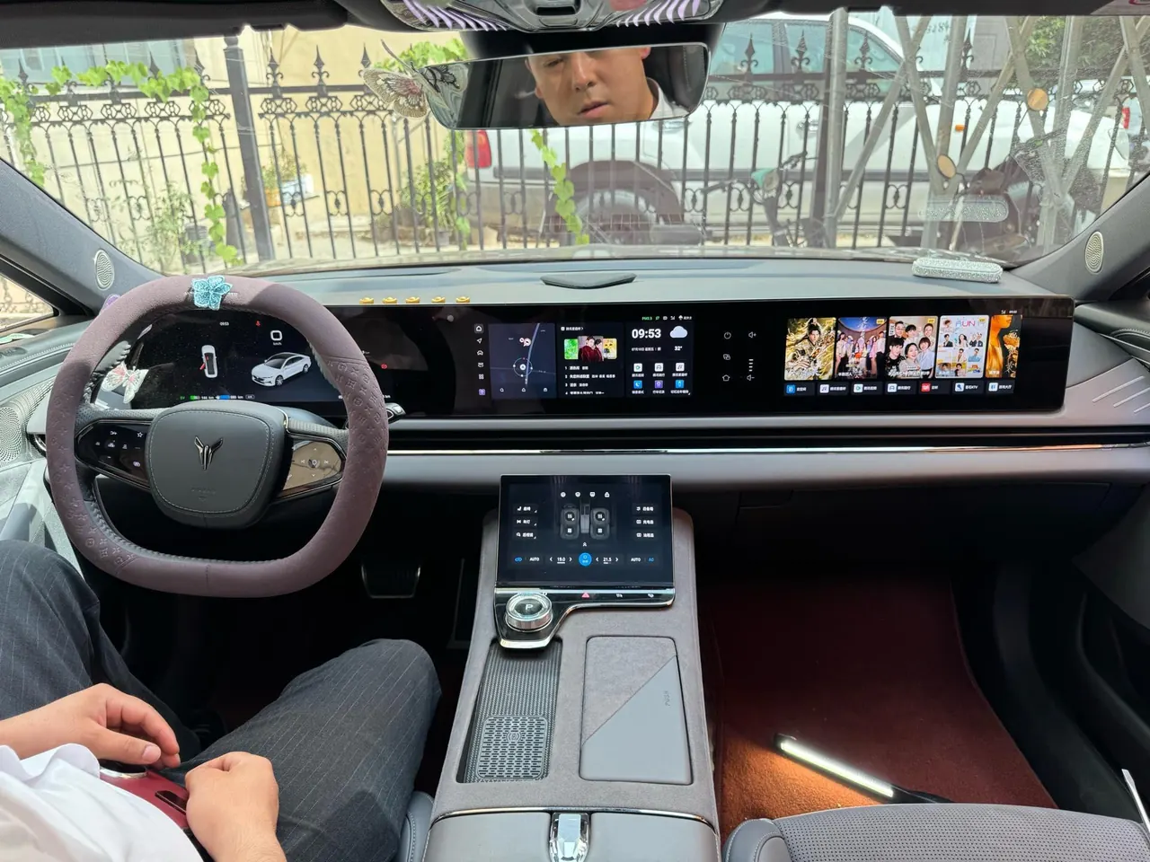 Voyah 2024 models chasing PHEV 1.5T four-wheel drive long endurance administrative version automatic gear 3