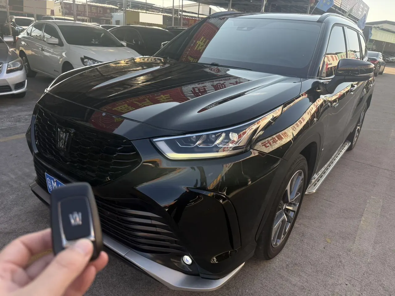 Toyota 2024 Crown Land Release HEV 2.5 Stepless Four-wheel Drive Premium Edition Automatic Gear - View 1