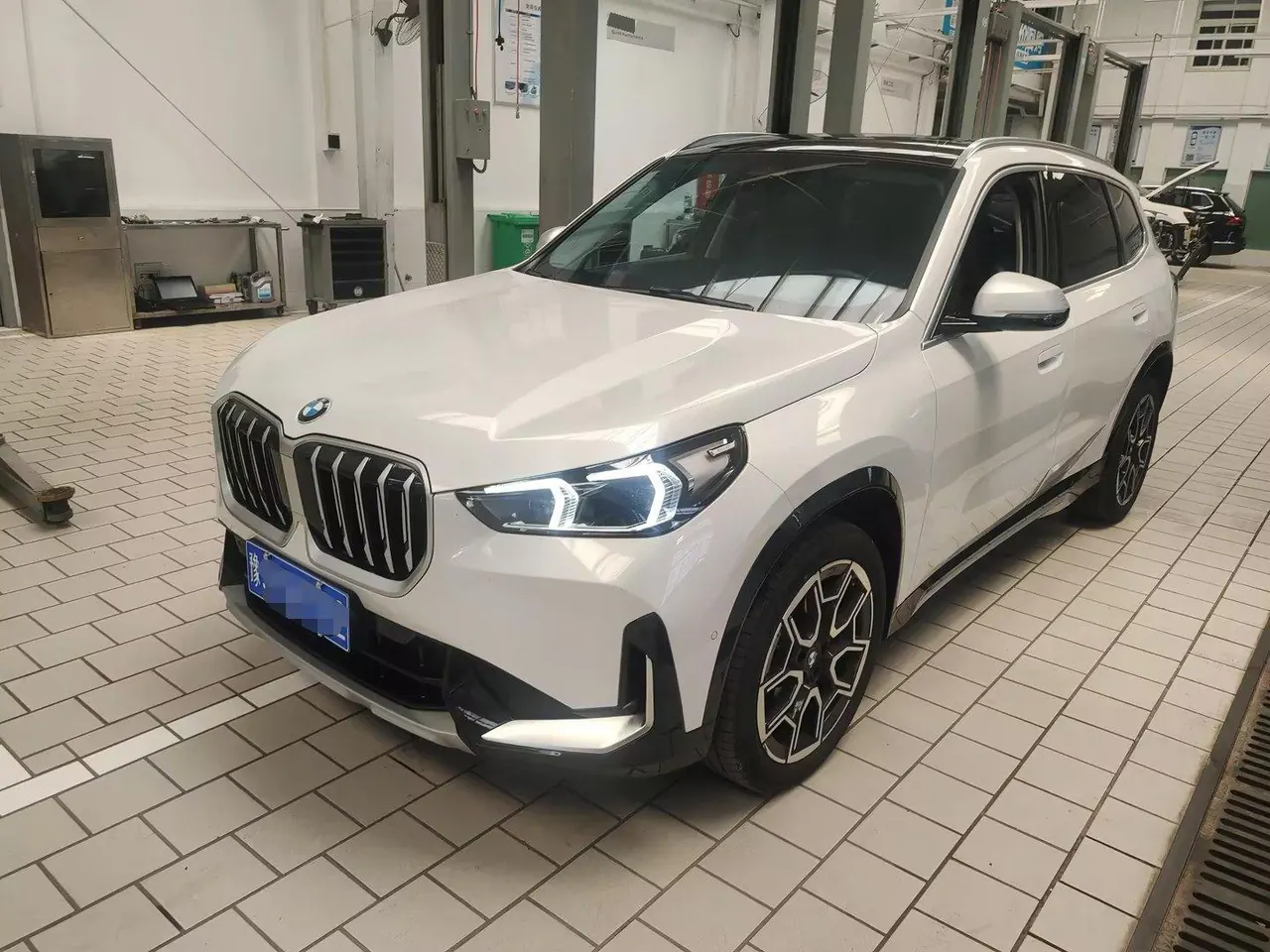Open image lightbox: BMW 2024 X1 sDrive25Li 2.0T X design set automatic gear