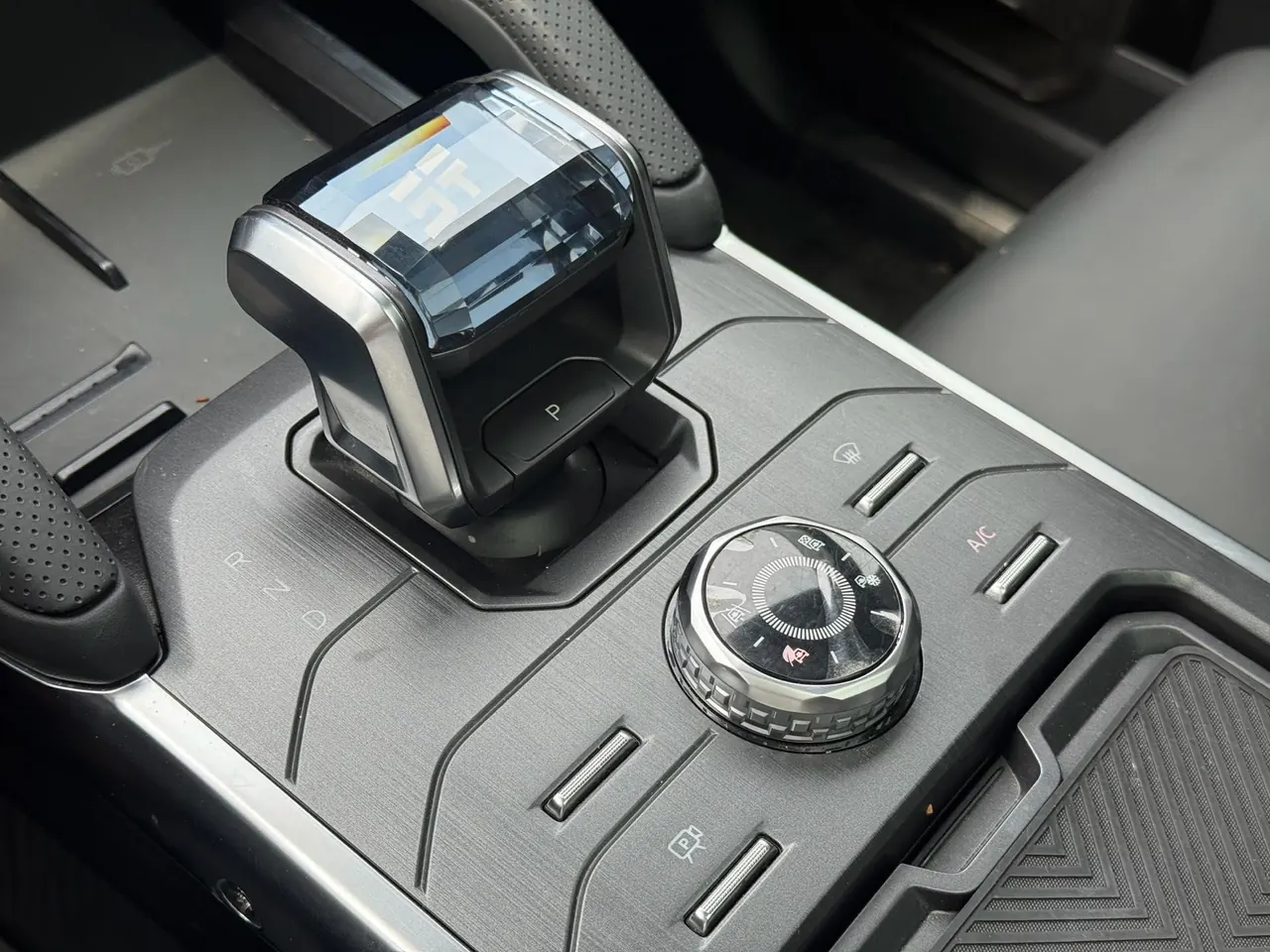 Jetour 2024 ShanHai T2 C- DM 1.5T 129KM Forest Edition Automatic Gear 10