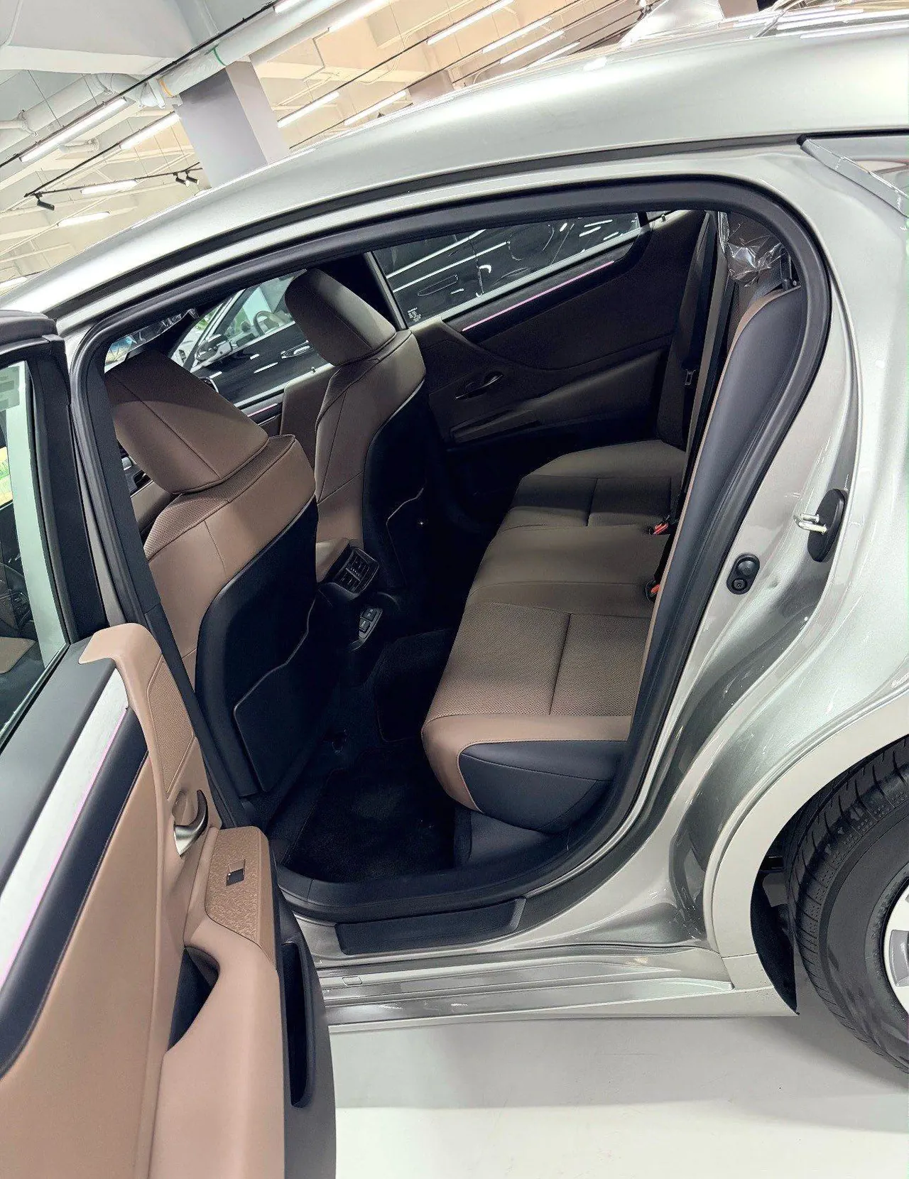 Lexus ES (Imported) 2025 ES200 2.0 Stepless Edition Automatic Gear 5