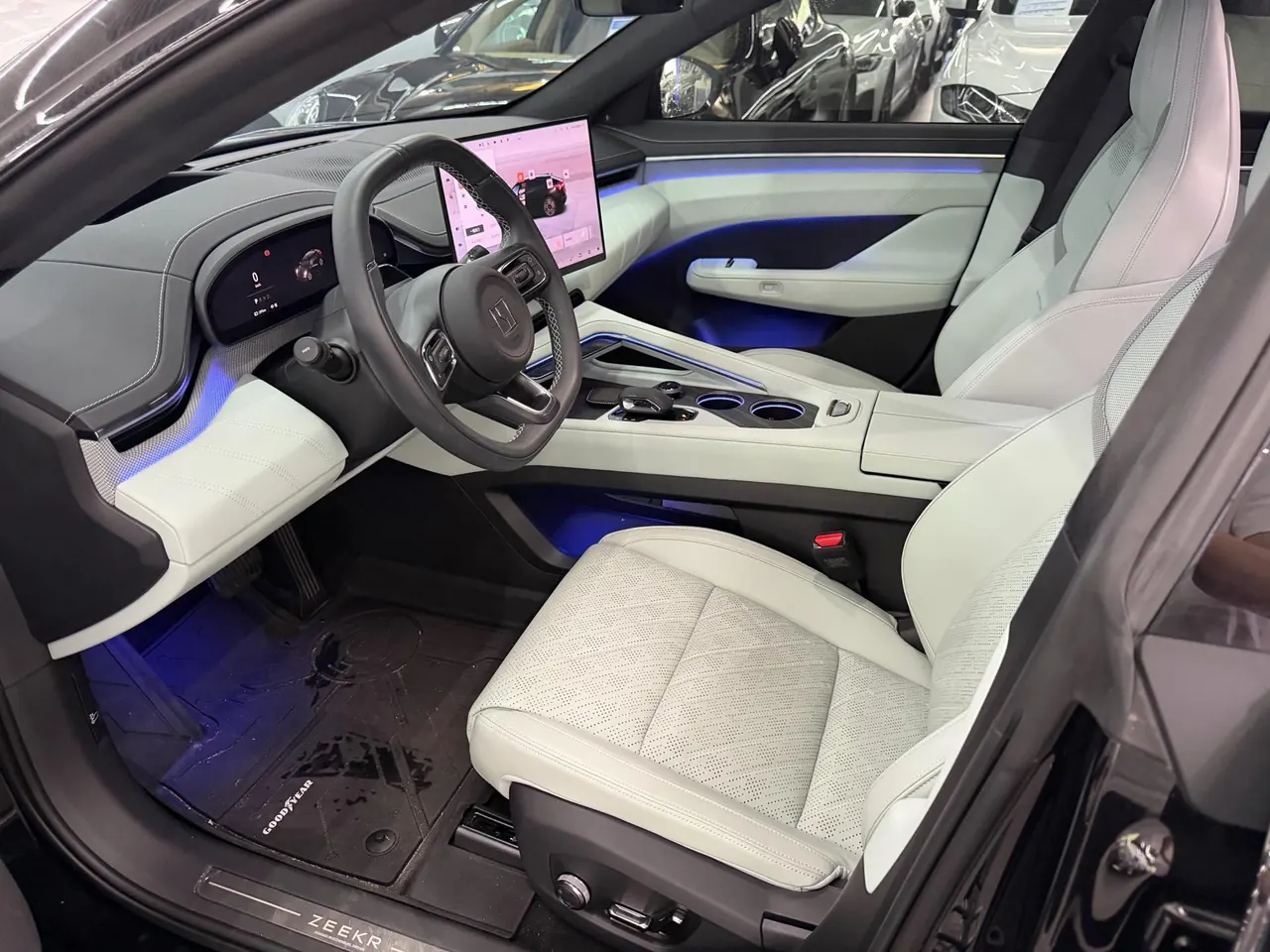Zeekr 2024 Zeekr 001 YOU version 100kWh four-wheel drive automatic gear 2