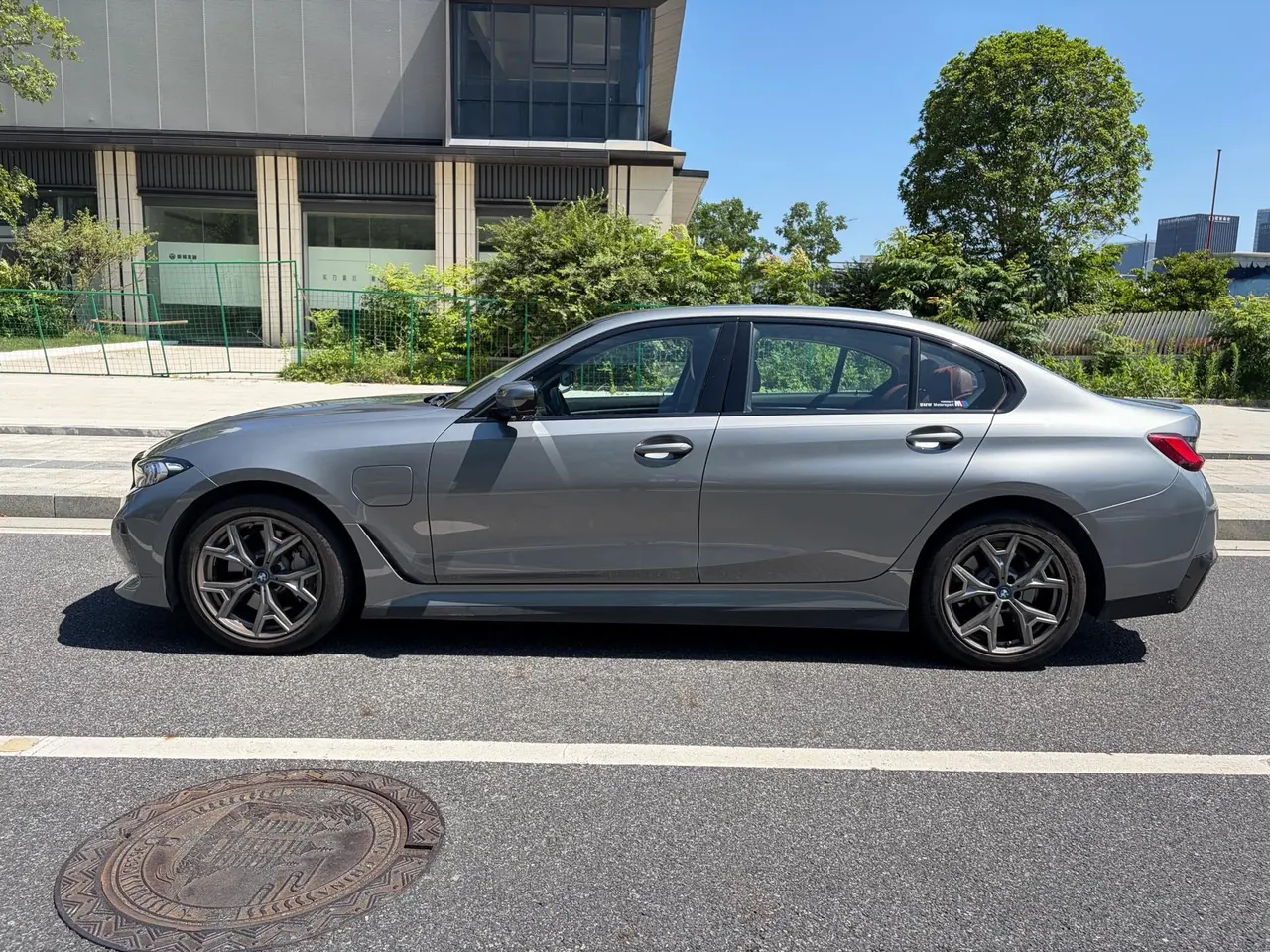 BMW 2022 i3 eDrive 35L automatic gear 3