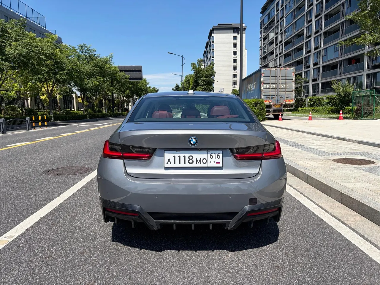 BMW 2022 i3 eDrive 35L automatic gear 4