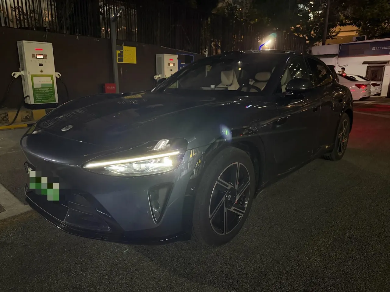 Open image lightbox: MI 2025 YU7 Long Endurance High Performance Four-wheel Drive Max Edition Automatic Gear