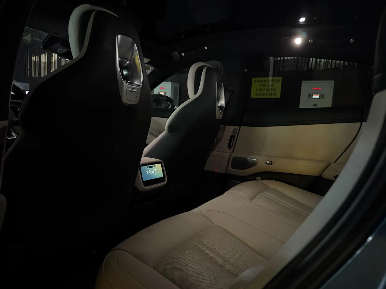 MI 2025 YU7 Long Endurance High Performance Four-wheel Drive Max Edition Automatic Gear 3