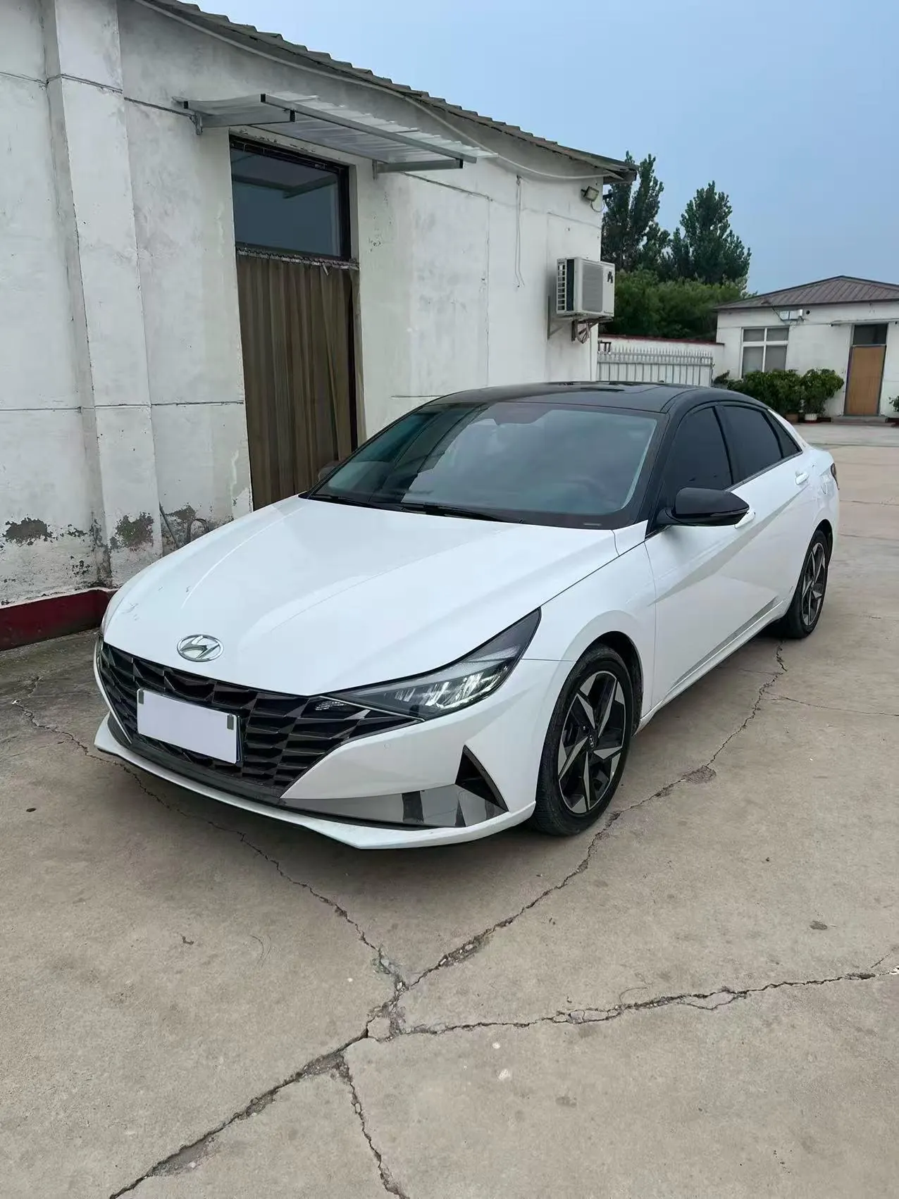 Hyundai 2022 Elantra -3-compartment 1.5 stepless LUX premium automatic gear - View 1