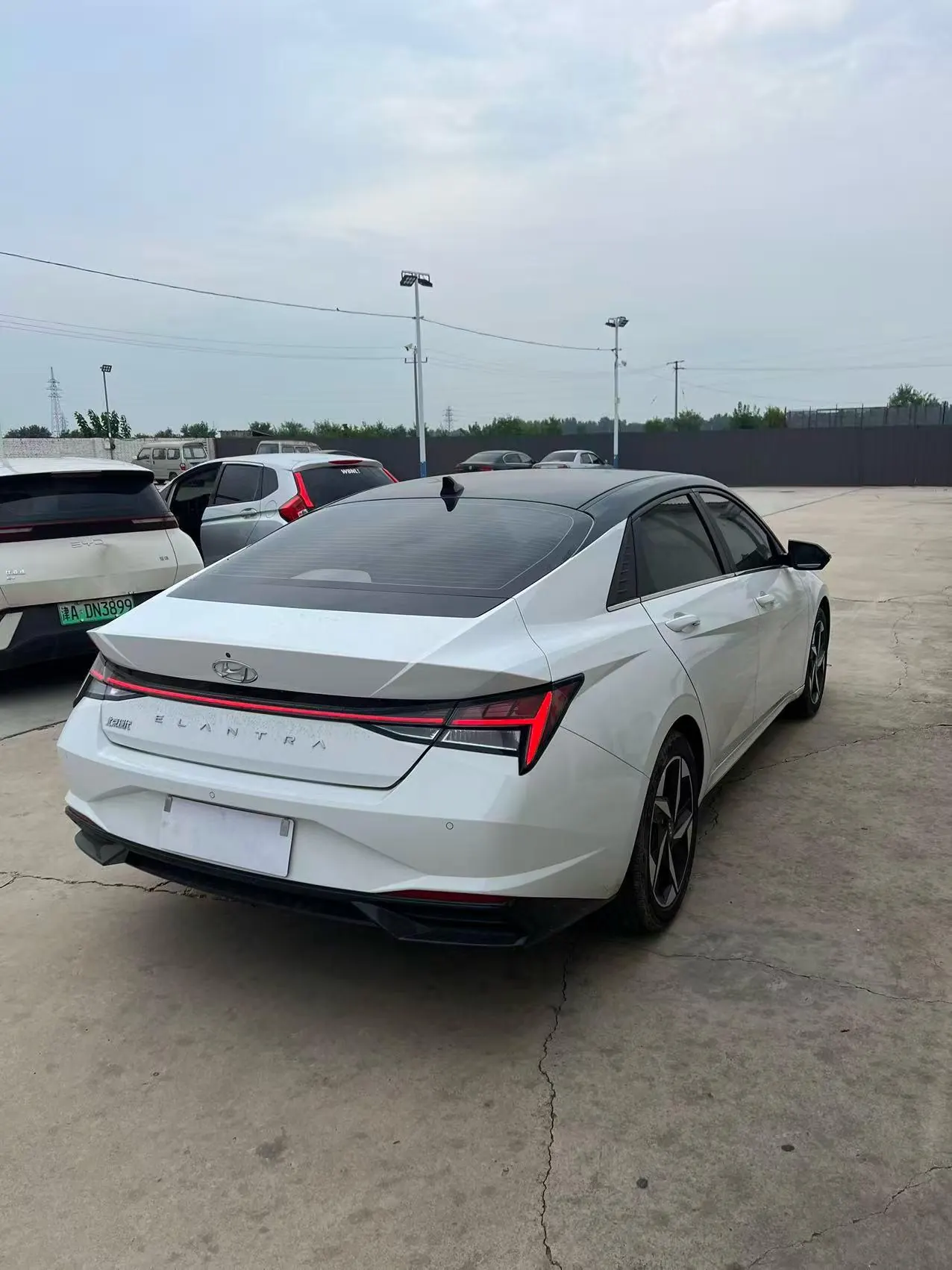 Hyundai 2022 Elantra -3-compartment 1.5 stepless LUX premium automatic gear 3