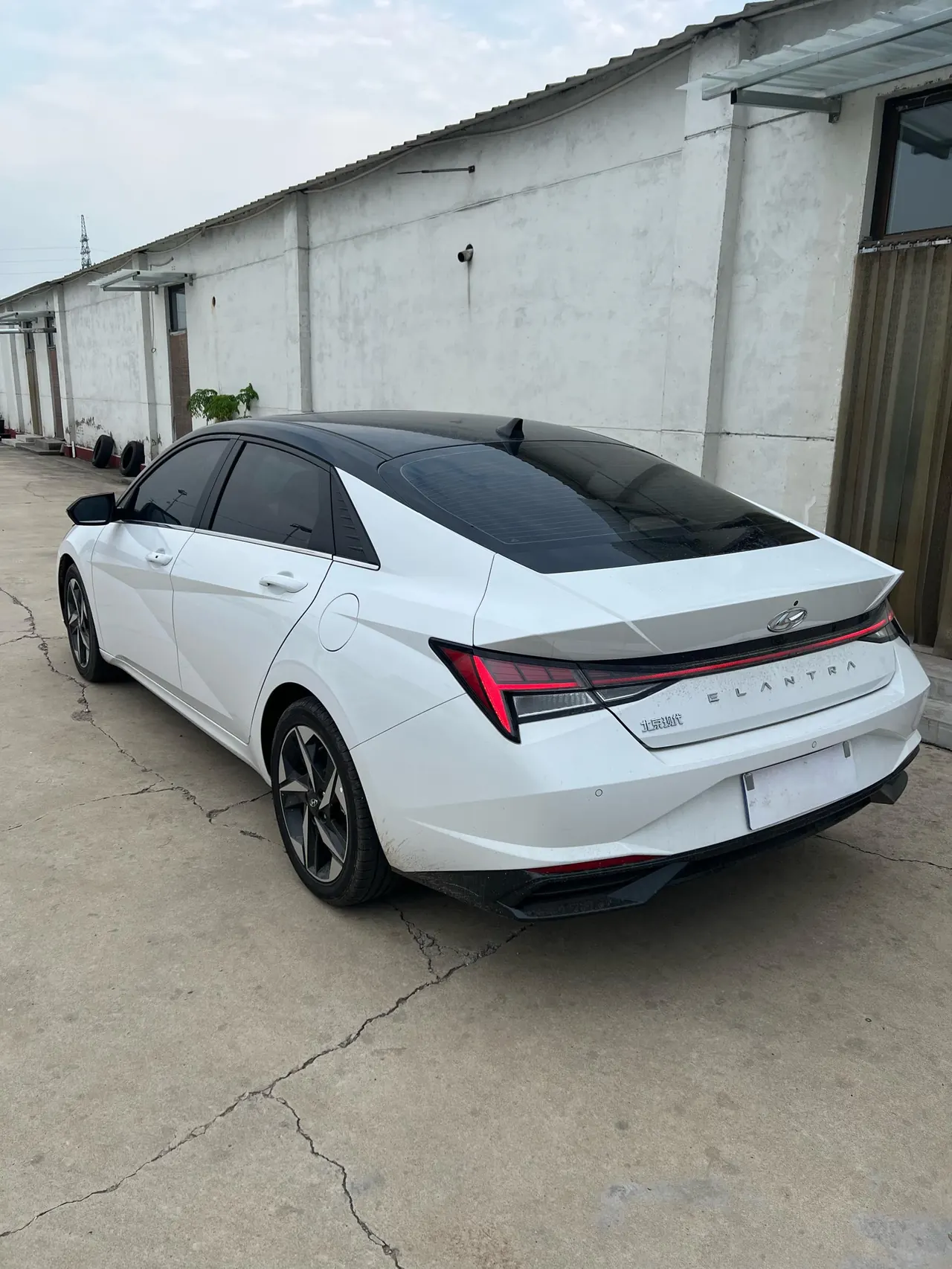 Hyundai 2022 Elantra -3-compartment 1.5 stepless LUX premium automatic gear 4