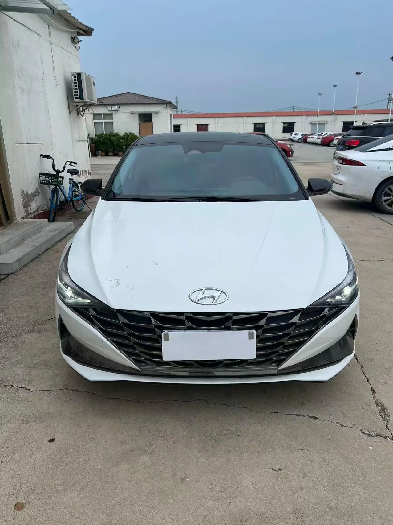 Hyundai 2022 Elantra -3-compartment 1.5 stepless LUX premium automatic gear 5
