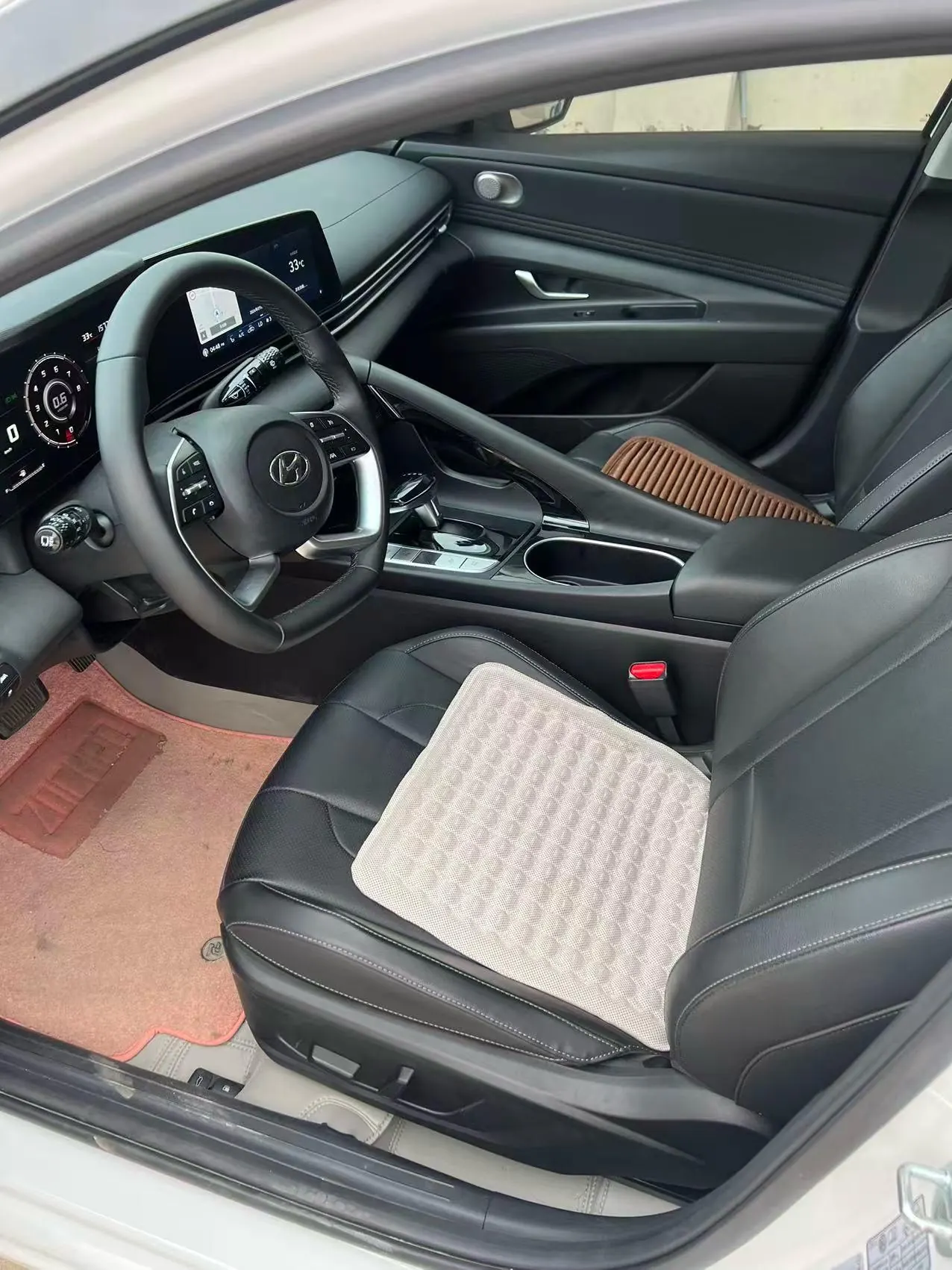 Hyundai 2022 Elantra -3-compartment 1.5 stepless LUX premium automatic gear 7