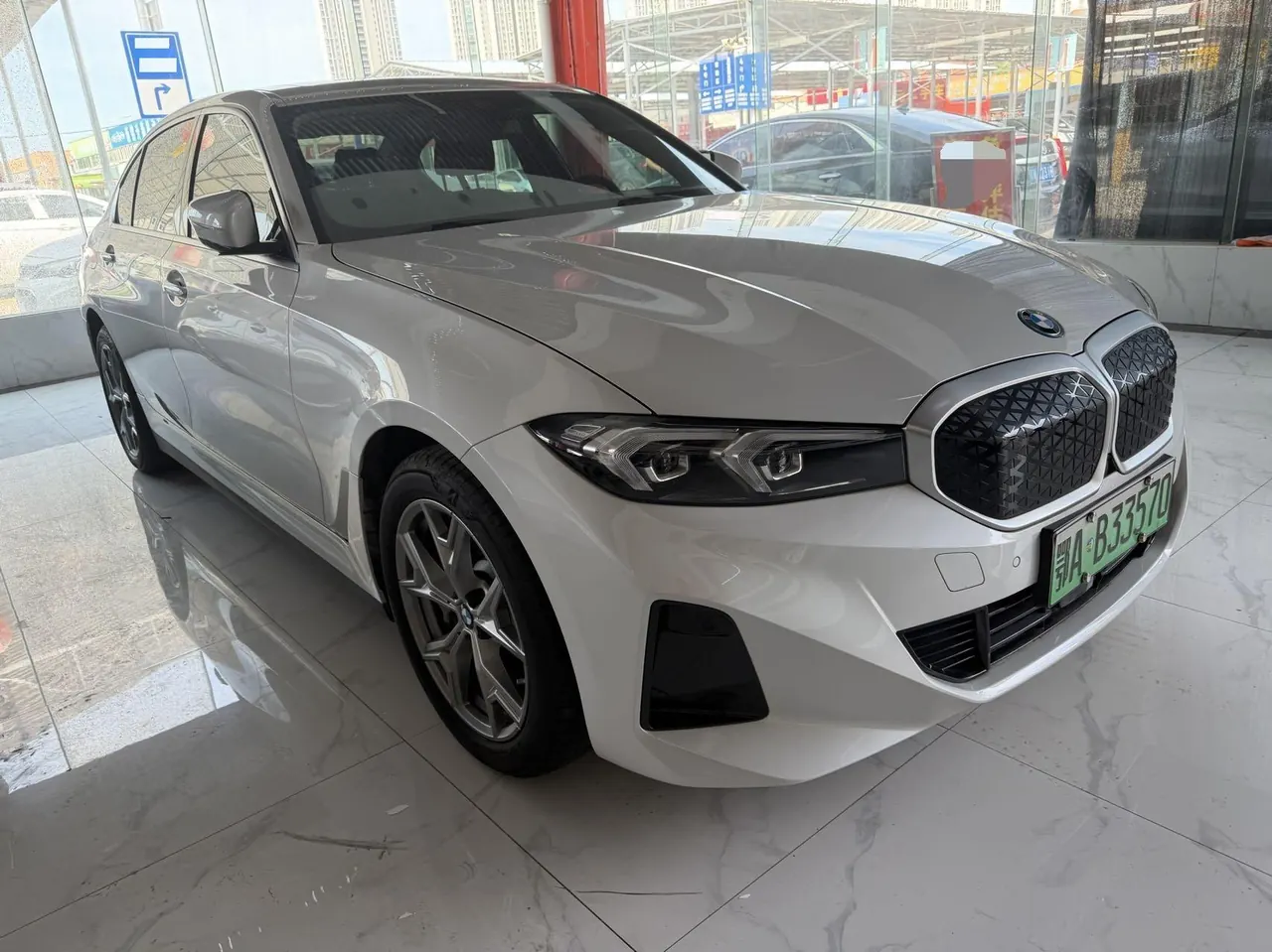 BMW 2025 i3 eDrive 35 L automatic gear 3