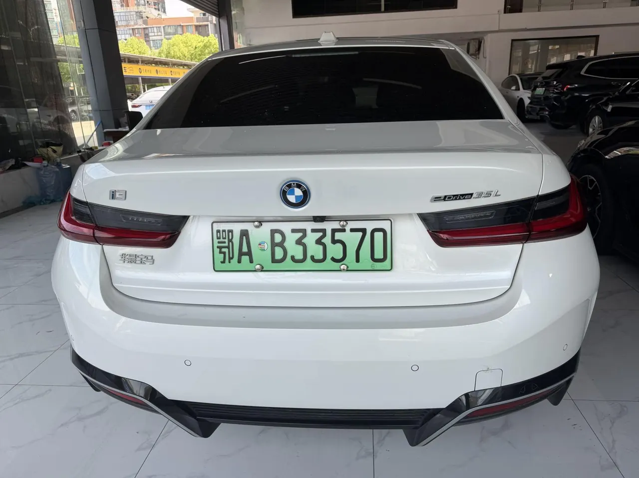 BMW 2025 i3 eDrive 35 L automatic gear 8