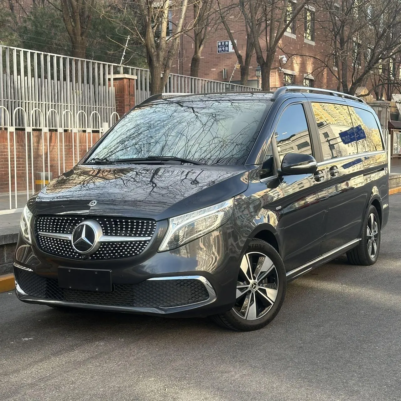 Открыть галерею: Mercedes Benz V 2022V 260 2.0T Premium Edition Automatic Gear