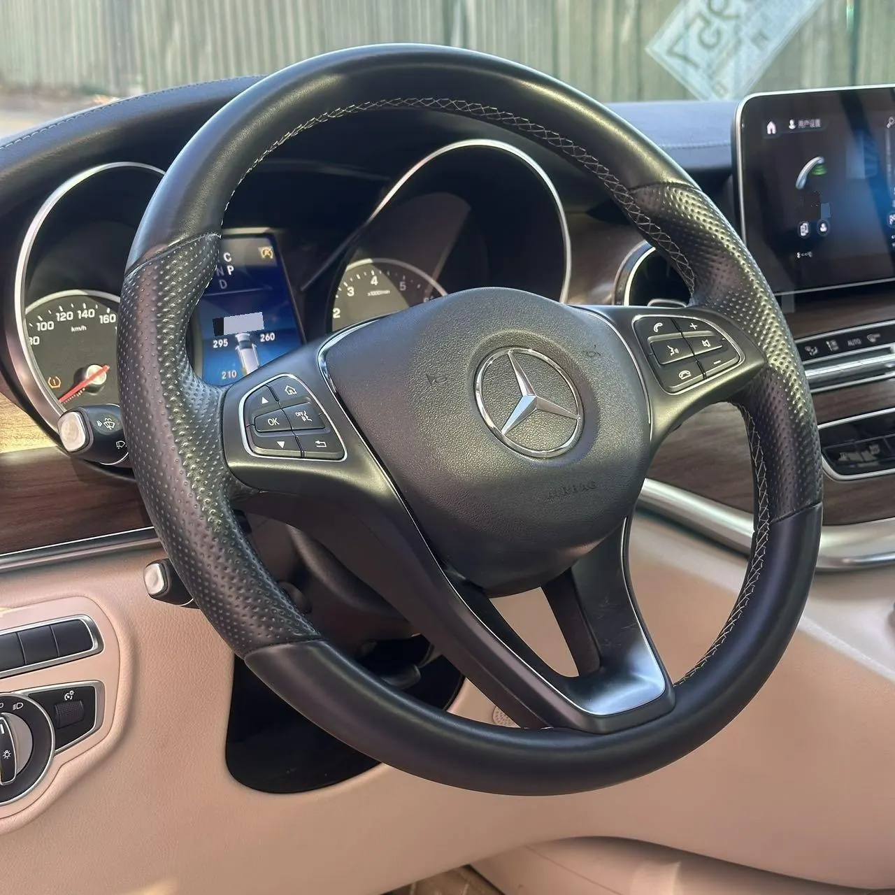 Mercedes Benz V 2022V 260 2.0T Premium Edition Automatic Gear 3