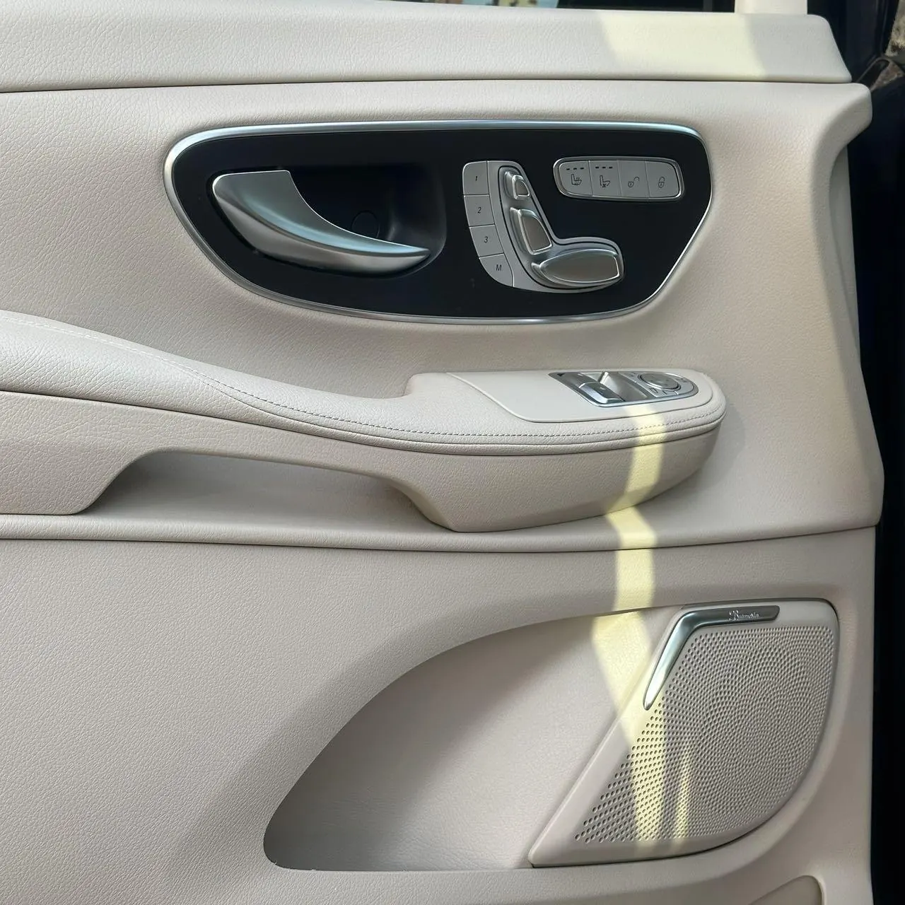 Mercedes Benz V 2022V 260 2.0T Premium Edition Automatic Gear 7