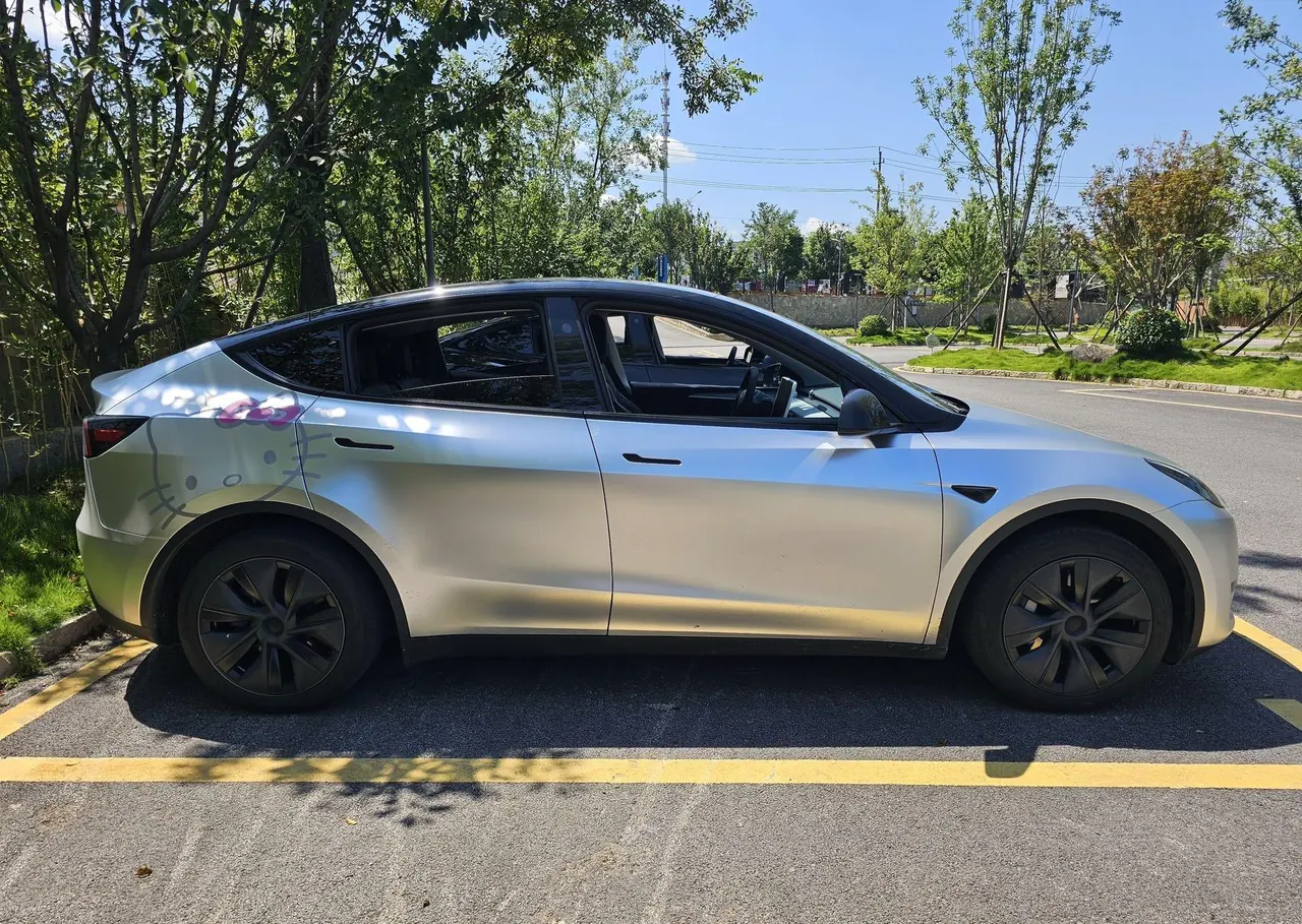 Tesla 2024 Model Y rear-wheel drive version automatic transmission 2