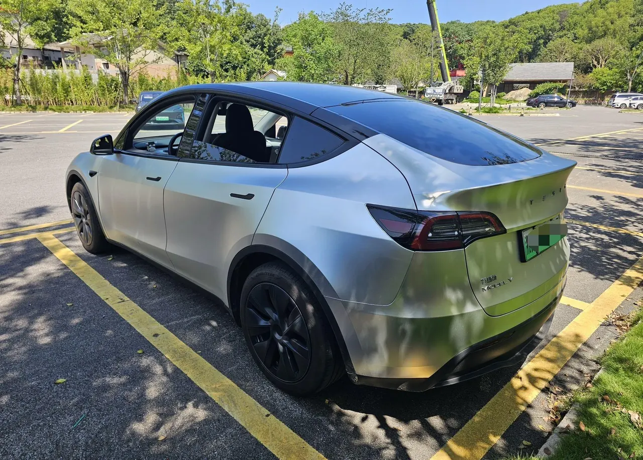 Tesla 2024 Model Y rear-wheel drive version automatic transmission 3