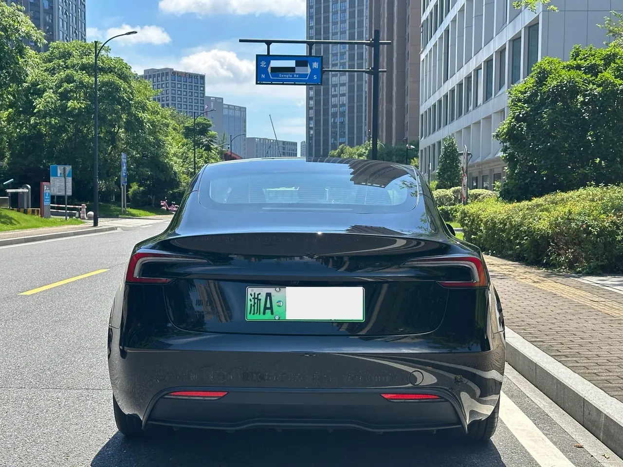 Tesla 2025 Model 3 Rear-Wheel-Drive Edition (facelift) Automatic Transmission 3