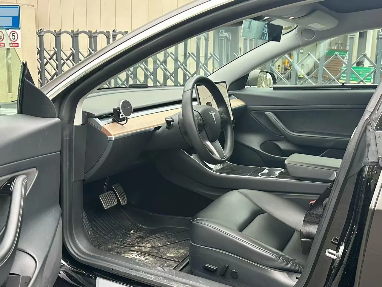 Tesla 2022 Model 3 rear-wheel drive version of automatic transmission 3