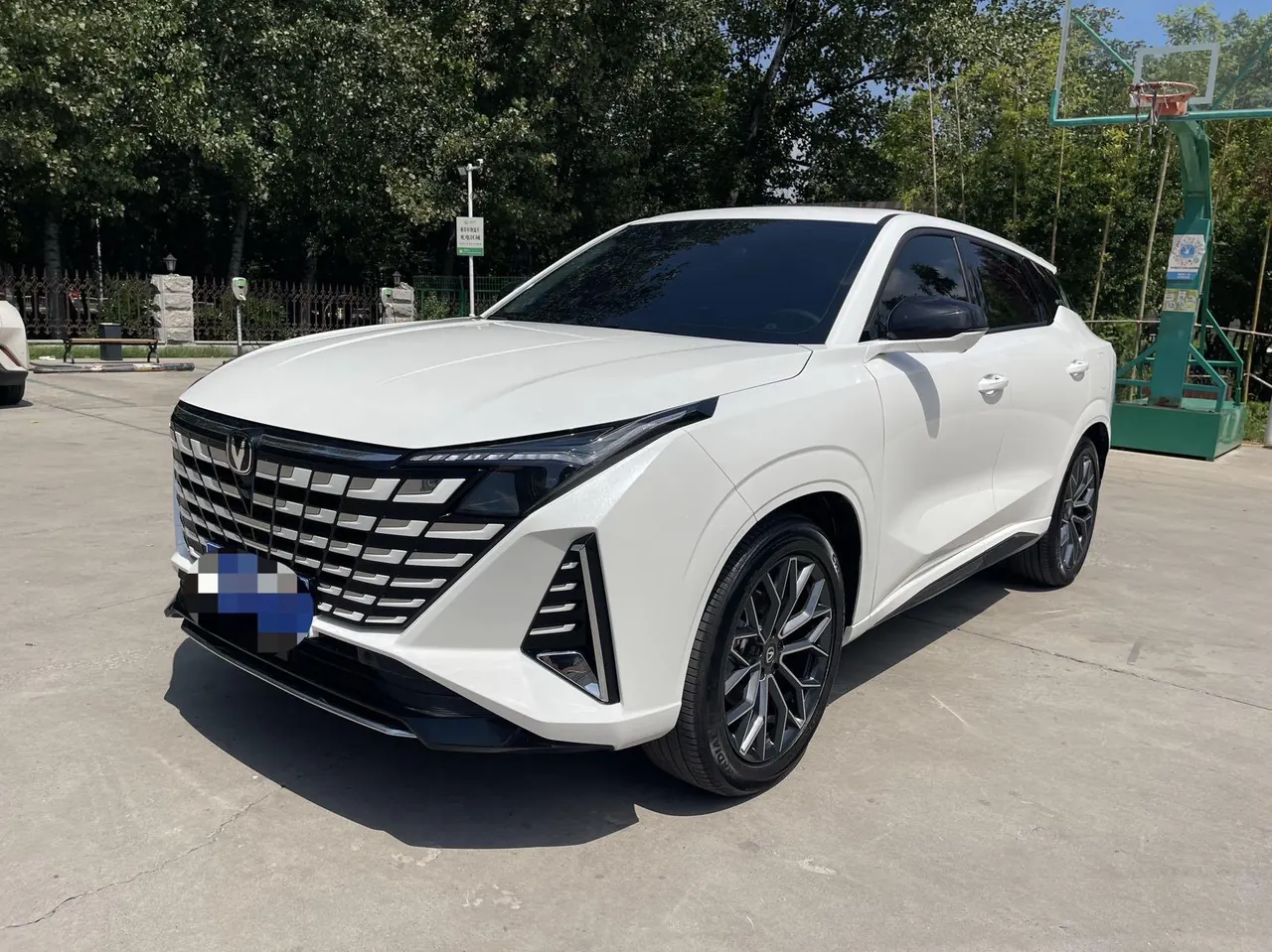 ChangAn 2025 UNI-Z 1.5T Luxury Automatic - View 1