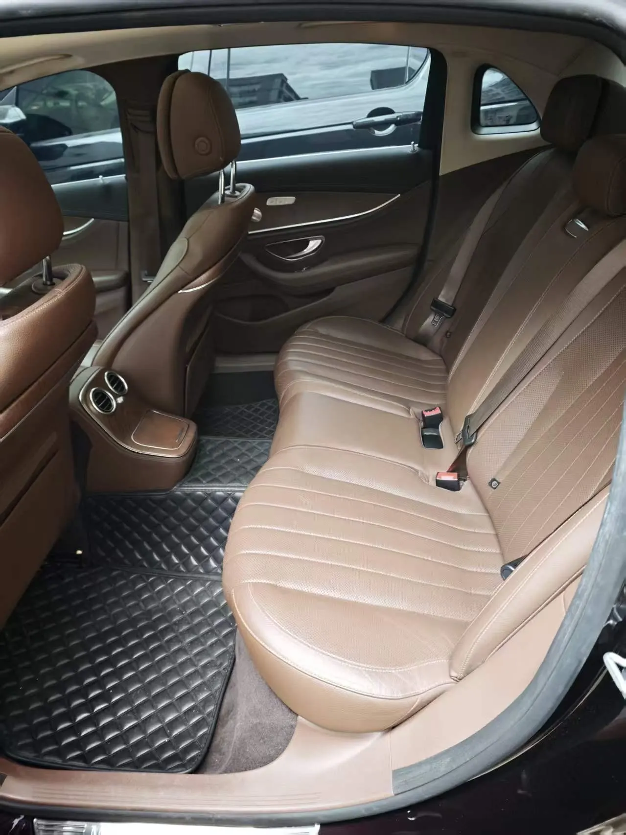 Mercedes Benz Class E New Energy 2021 E 350 e L 2.0T Automatic Gear 4