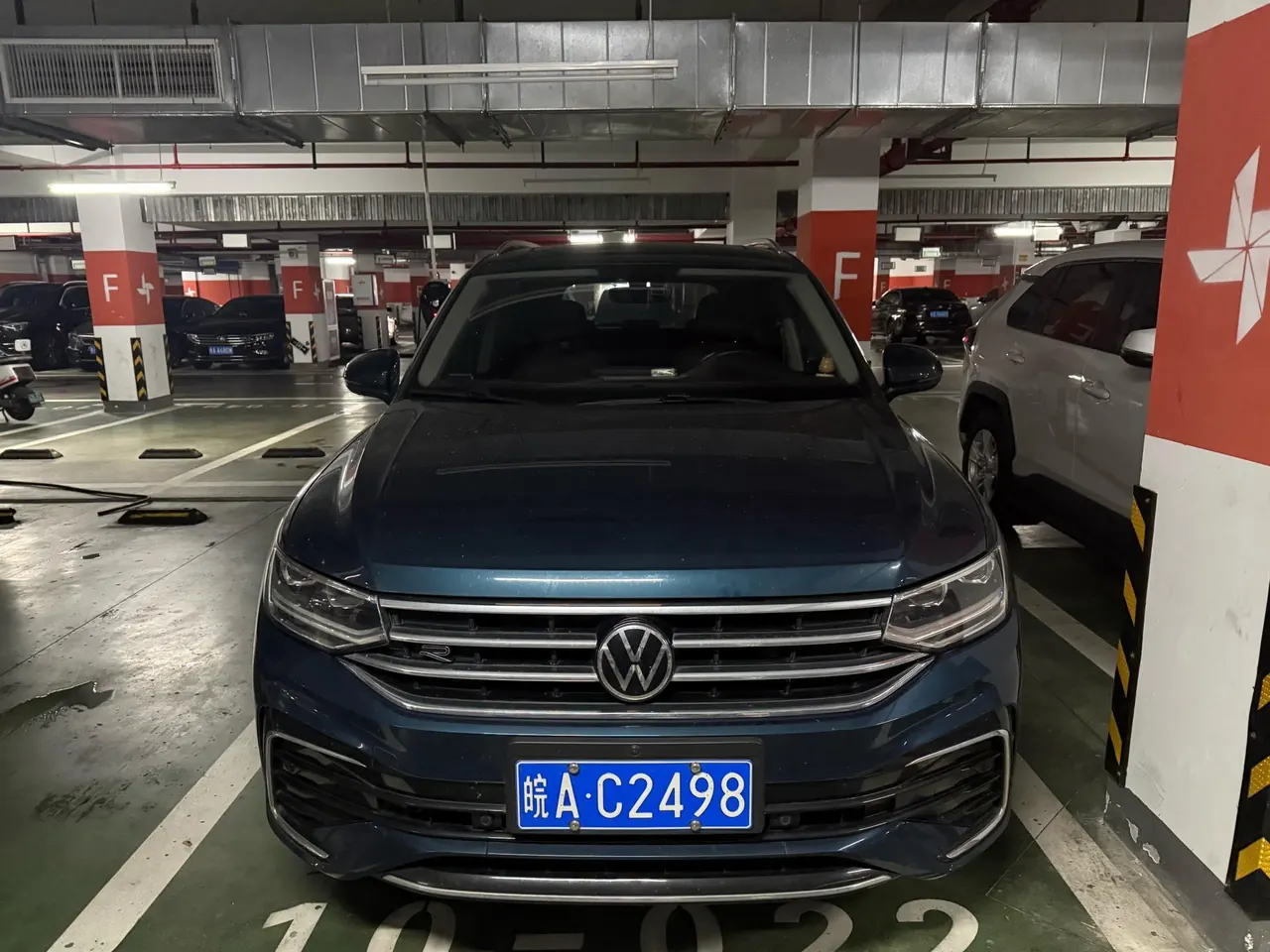 Volkswagen 2022 Tiguan L R-Line 2.0TSI 330TSI Two-Drive R-Line Overdrive Automatic Gear 2