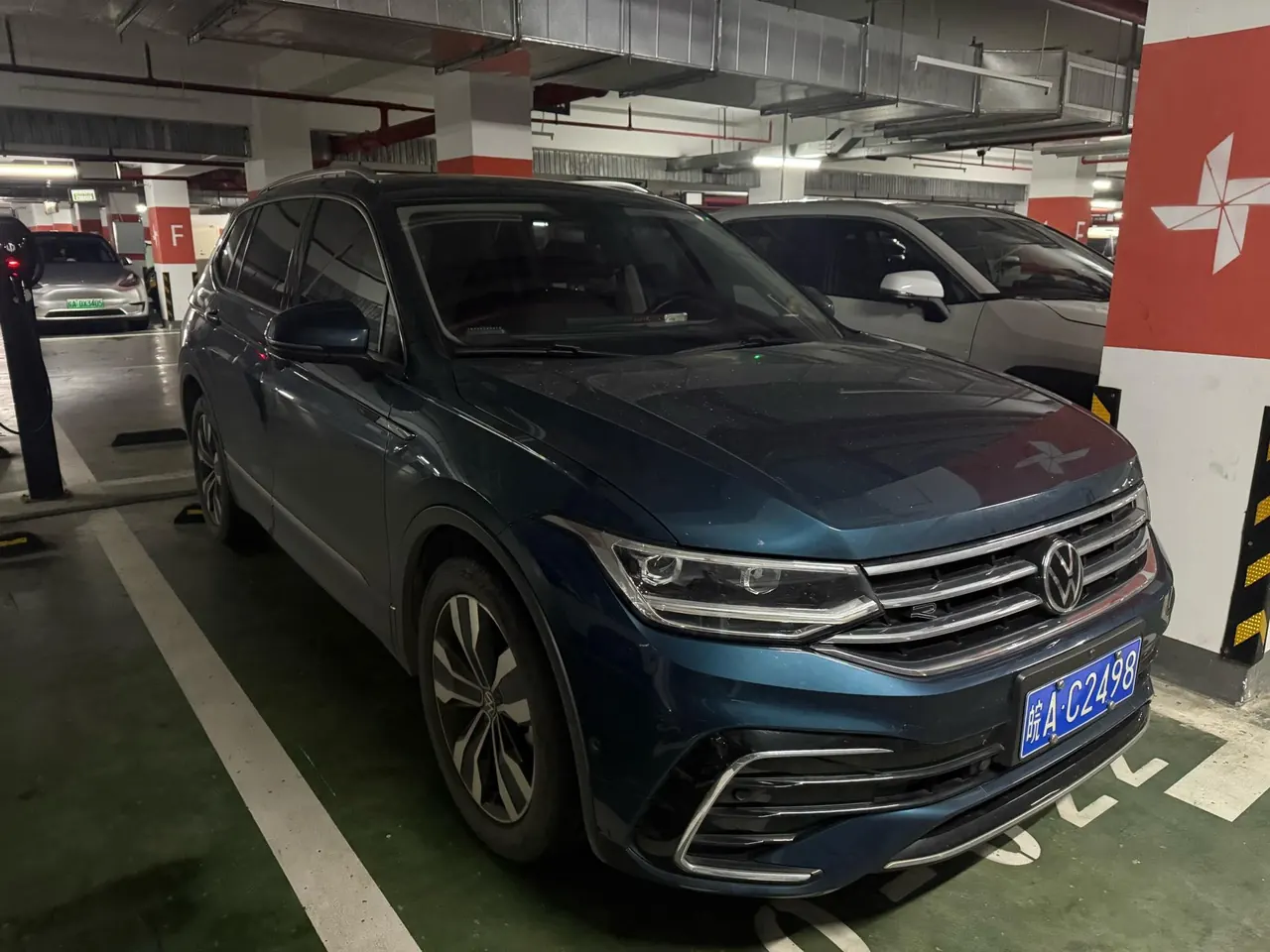 Volkswagen 2022 Tiguan L R-Line 2.0TSI 330TSI Two-Drive R-Line Overdrive Automatic Gear 3