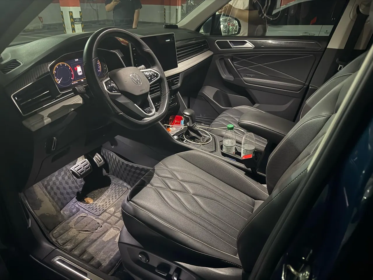 Volkswagen 2022 Tiguan L R-Line 2.0TSI 330TSI Two-Drive R-Line Overdrive Automatic Gear 8